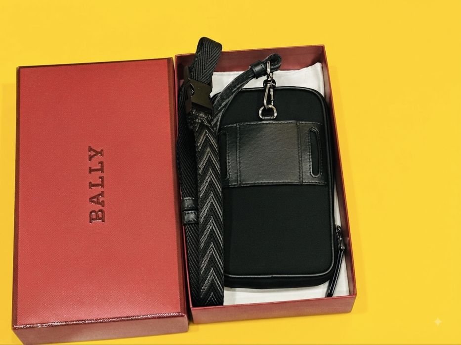 Маленькая сумка/барсетка от бренда Bally