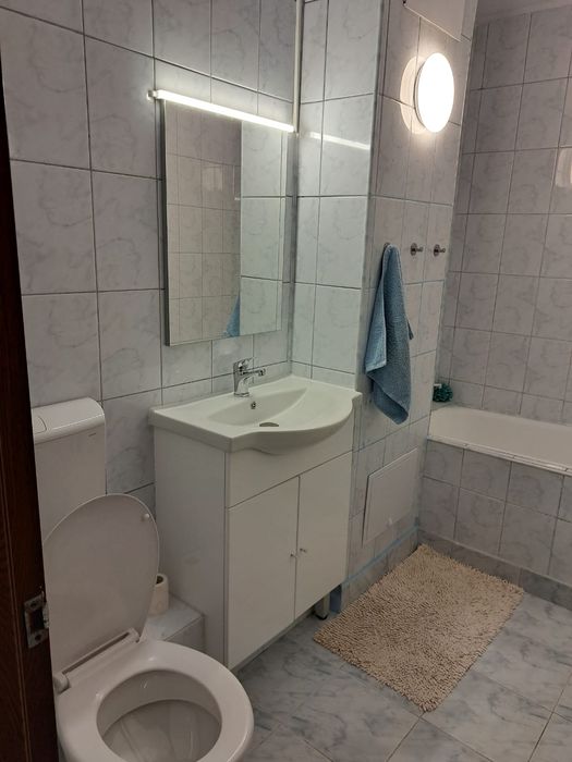 Inchiriez apt 2 cam decomandat