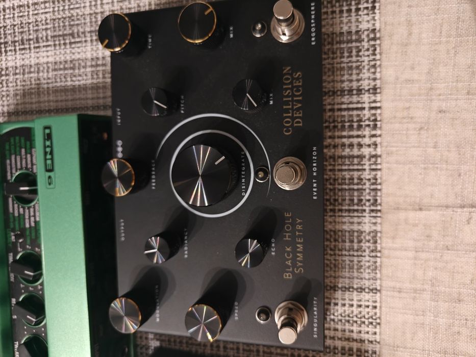 Pedale chitara BOSS -LINE 6-Amped 3-Black Hole Symetry