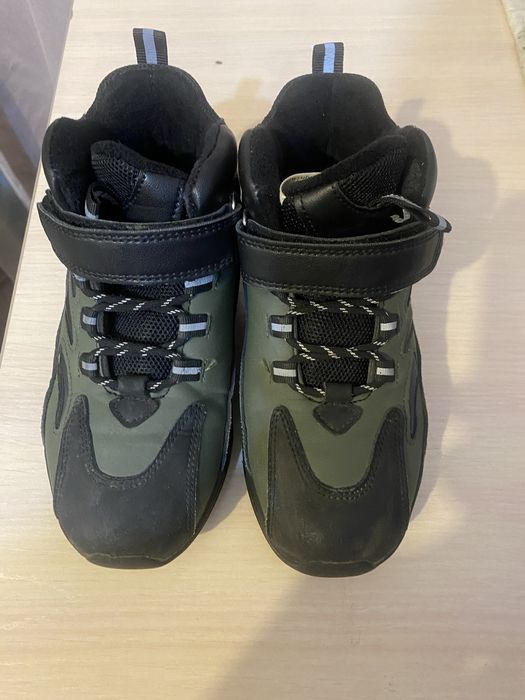 Продам детскую обувь