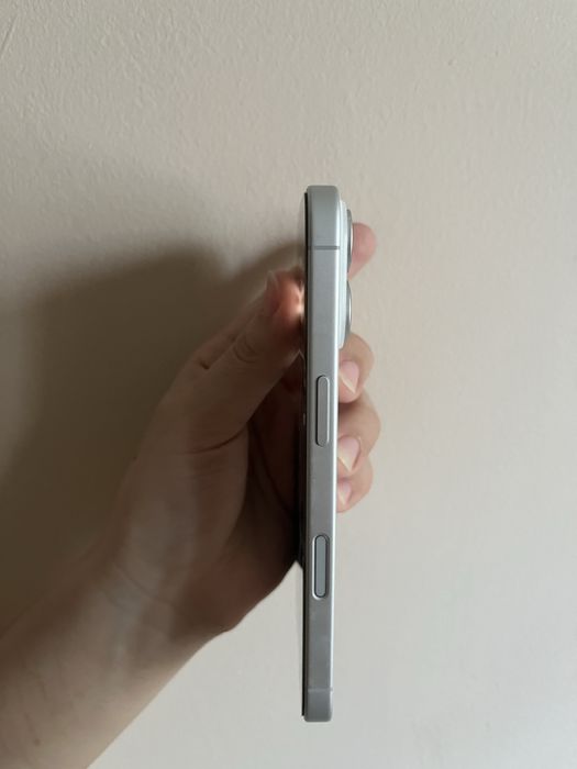 Iphone 16 белого цвета