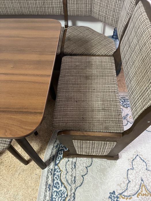 Кухонный стол со стульями