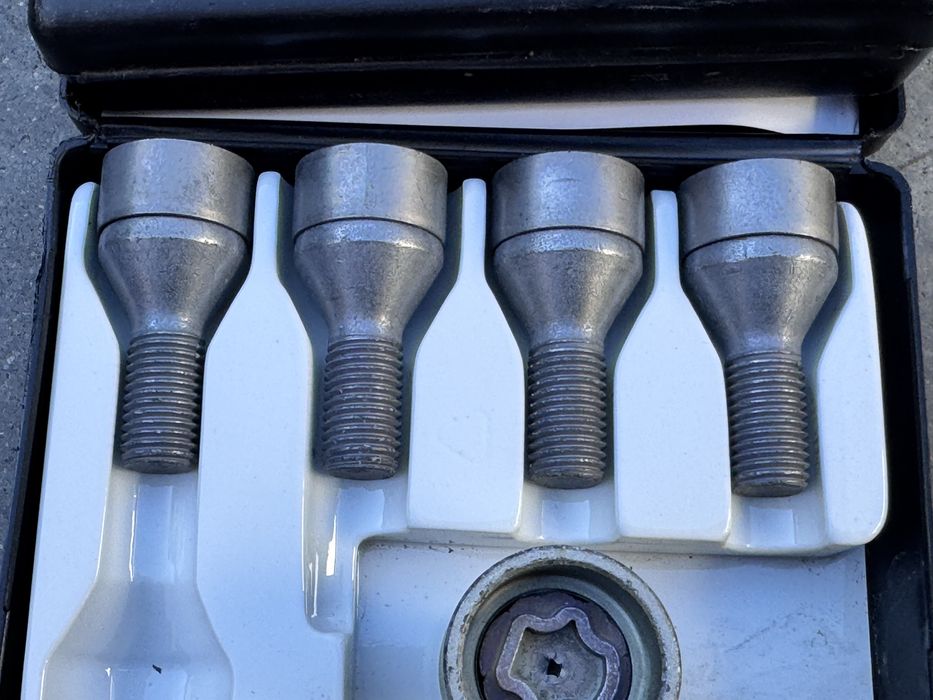 Секретни болтове за Fiat оригинални нови