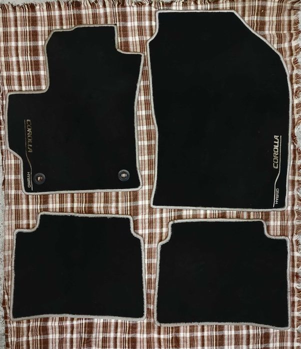 Set covorase material sintetic , originale Toyota Corolla Hybrid /C156