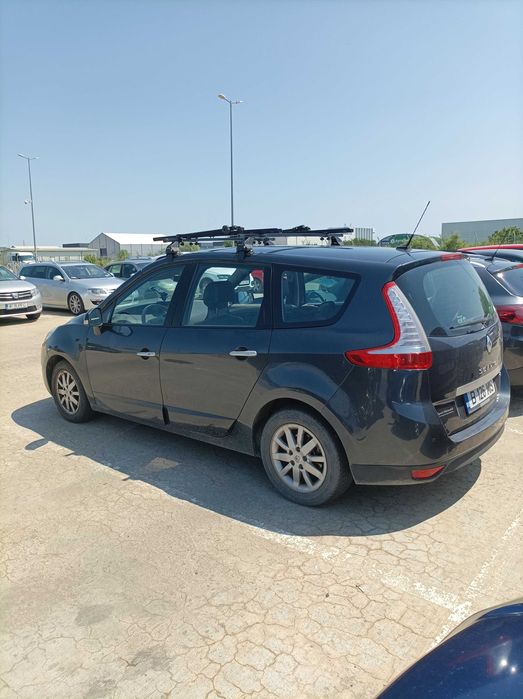 Vând porbaj plafon dedicat Renault Grande scenic 3 aproape nou cu antifurt integrat preț fix 300lei ridicare de la domiciliu nu se mai afla pe masina