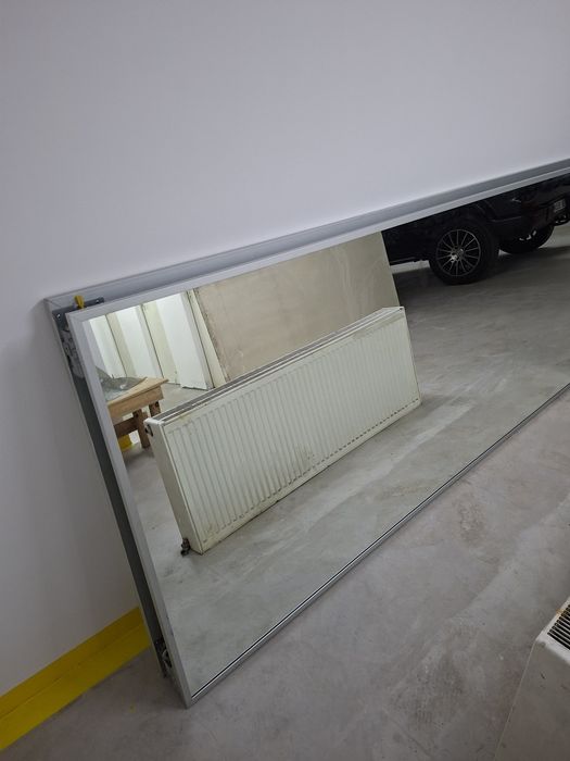 Usi culisante oglinda sau se pote folosi cum doriți cu rama din aluminiu  2 bucăți  800lei