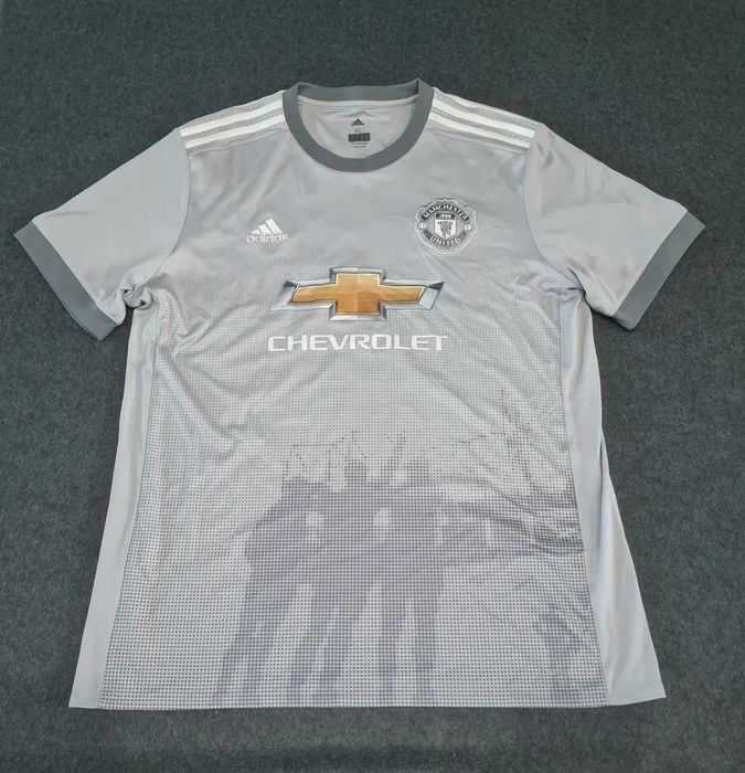 Мъжки Тениска Adidas X Manchester united 

Носен,но в много добро съст