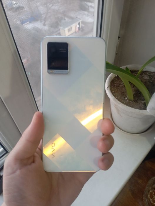 Продам телефон Vivo Y21