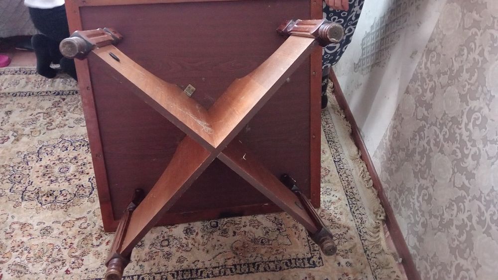 Продам стол в хорошем состояний