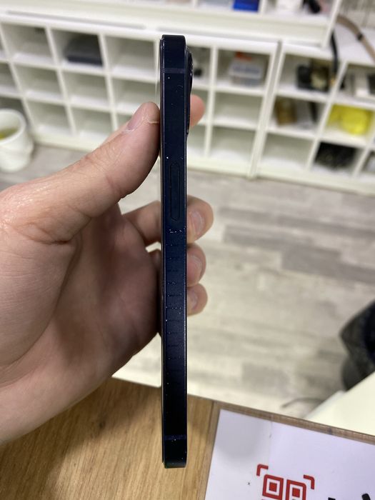 Продам Iphone 13