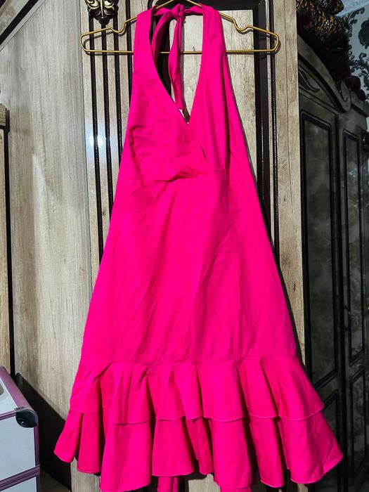 Plyajniy yarkiy nejniy platye