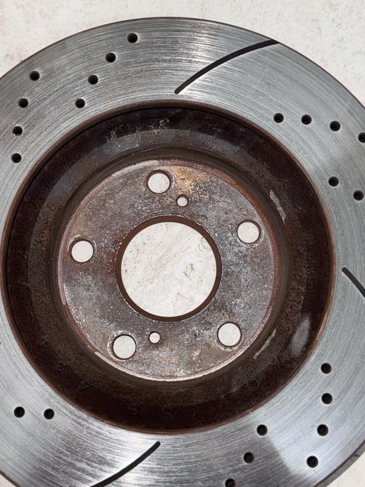 Тормозные перфорированные  диски камри 50-55