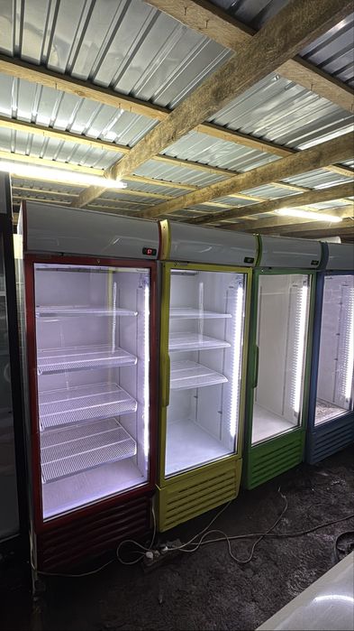 Продам витрины холодильники