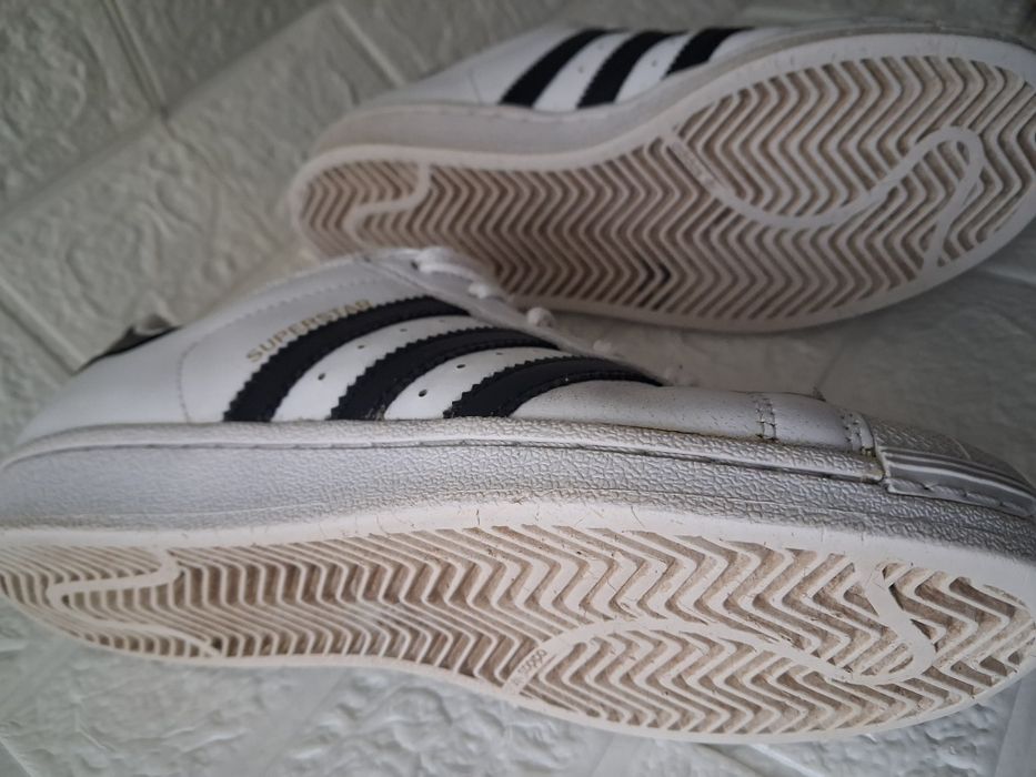 ADIDAS маратонки  37.5 номер