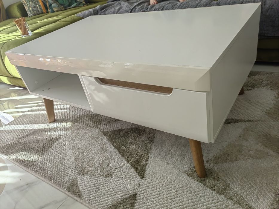 Холна маса с чекмеджета