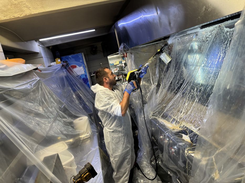 Executie, montaj ,curatare autorizata HoReCa hota inox si tubulaturi