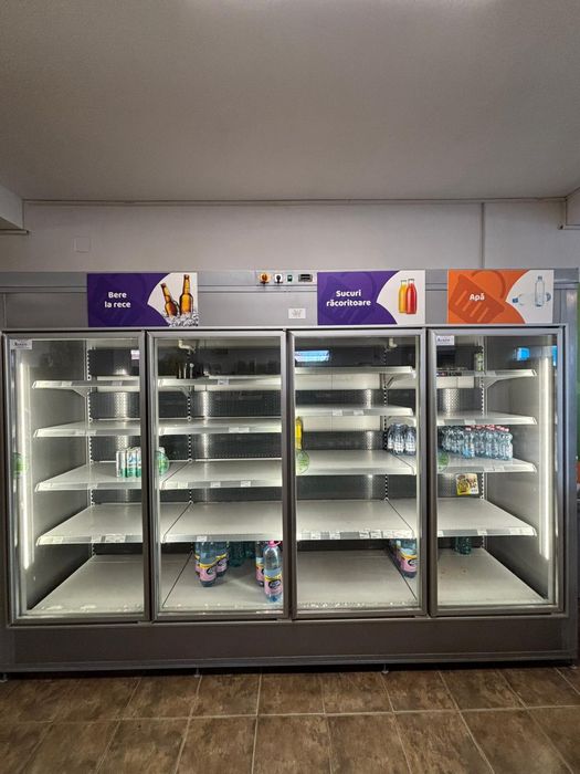 Vand vitrine frigorifice si alte echipamente pentu magazin alimentar