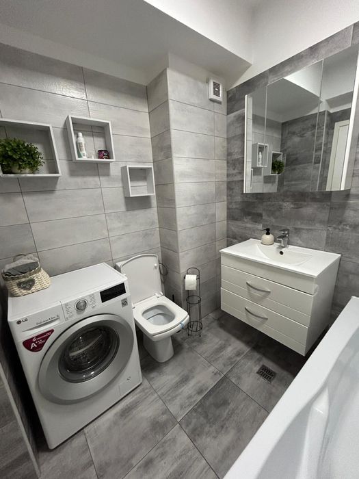 Apartament 3 camere cu curte