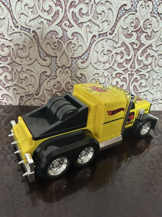 Грузовик Hot Wheels