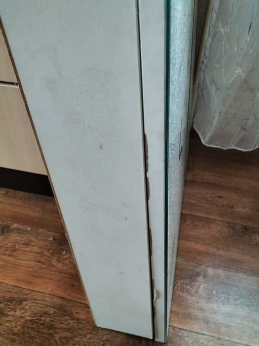 Продам зеркало со шкафчиком бу