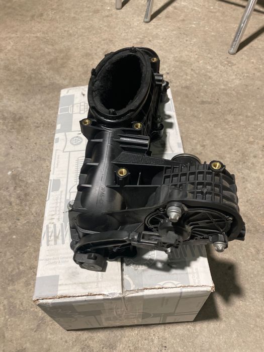 Всмукателен Колектор mercedes OM651