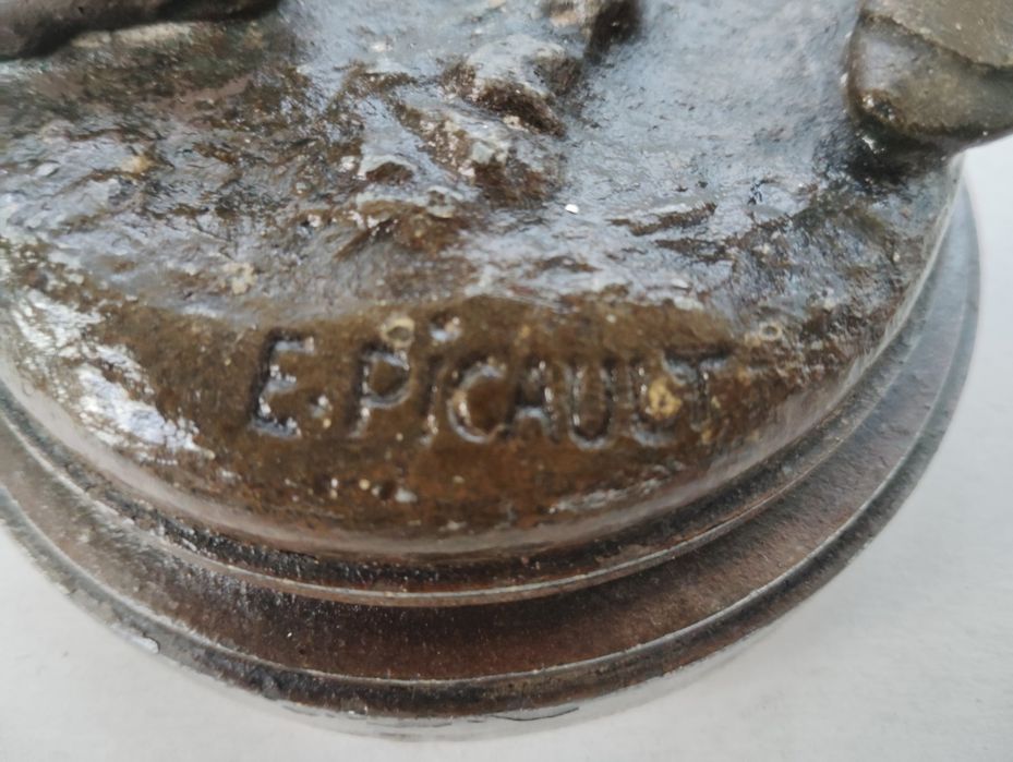 Лампи антични, бронзови, от известен френски  скулптор, статуя