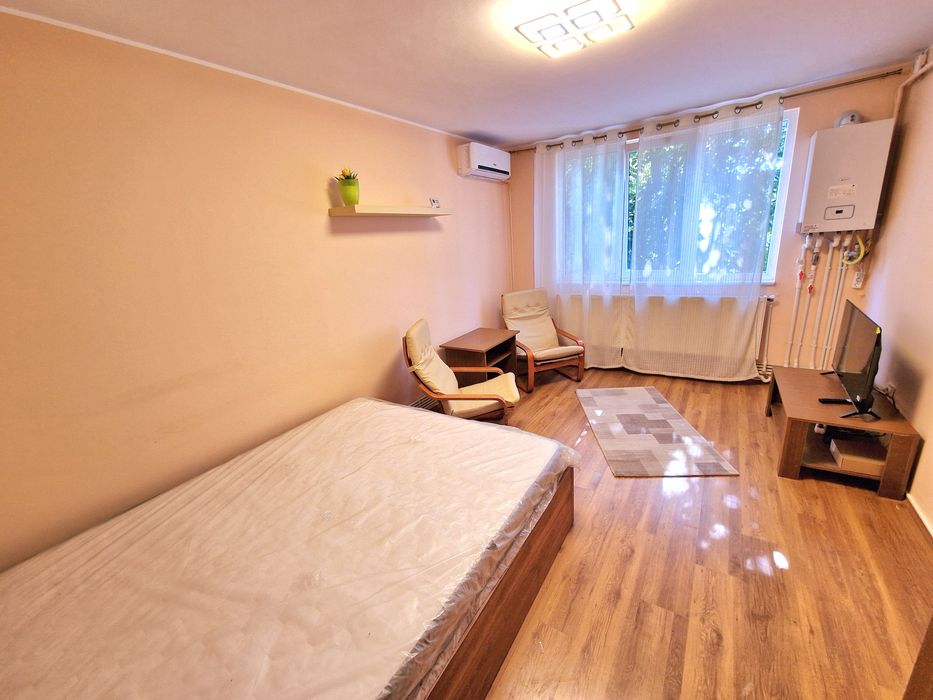 Închiriez 1 camera țiglina 1 etajul 3