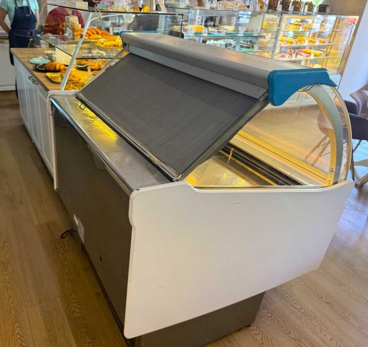 Професионални италиански витрини за сладолед в отлично състояние