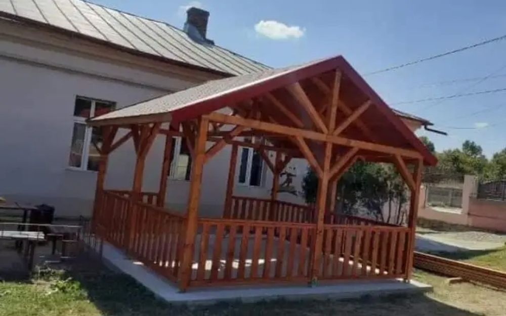Vând foișor Terase din lemn
-foișoare la comanda
-pergole modele moderne
-leagăne din lemn sau metal
-gard confecționat din lemn
-asteriala (plata) di
