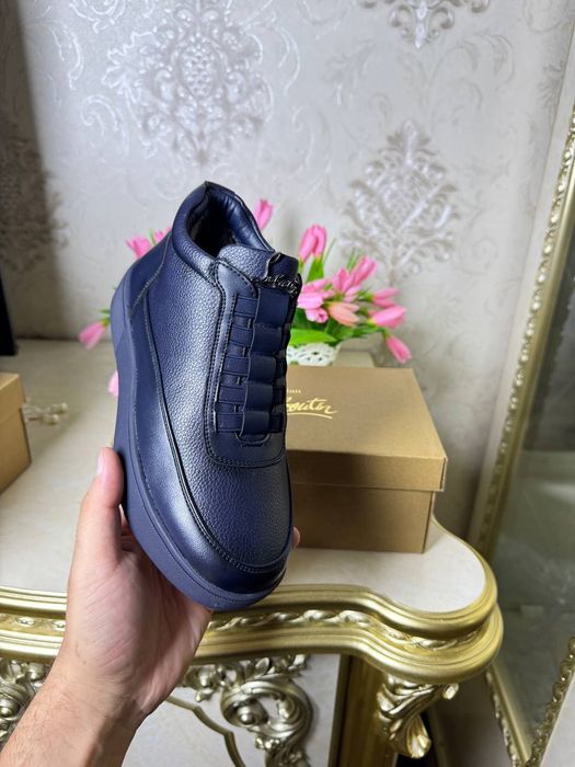 LOUBOUTIN детские сапожки с красными подошве