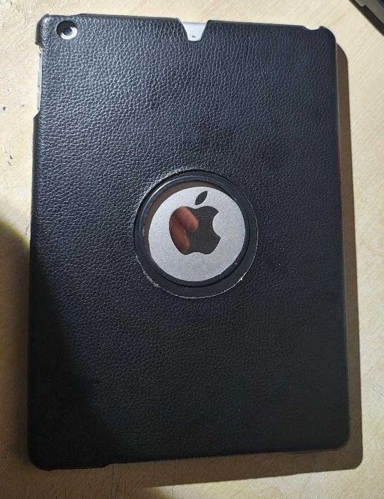 Vând pachet complet Scanner 3D iSense + iPad Air 1 – 64 GB