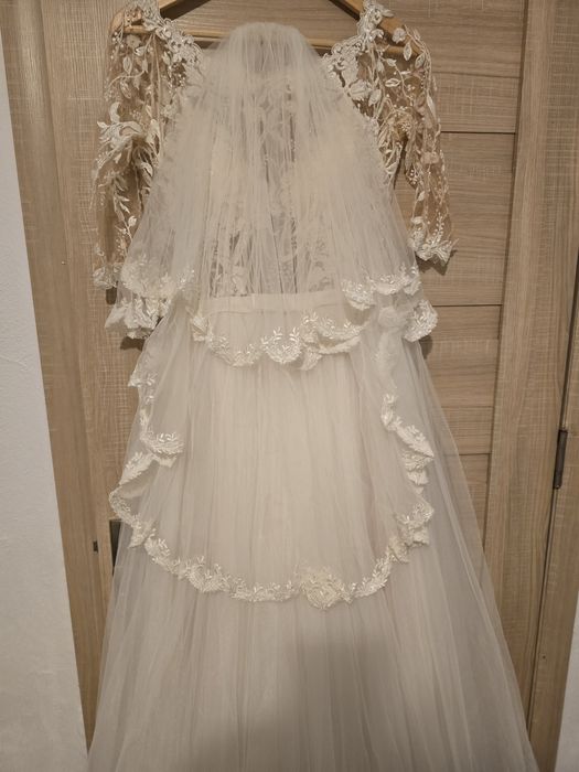 Vand rochie mireasa + voal marimea xs-s ,negiciabil  facuta pe comanda