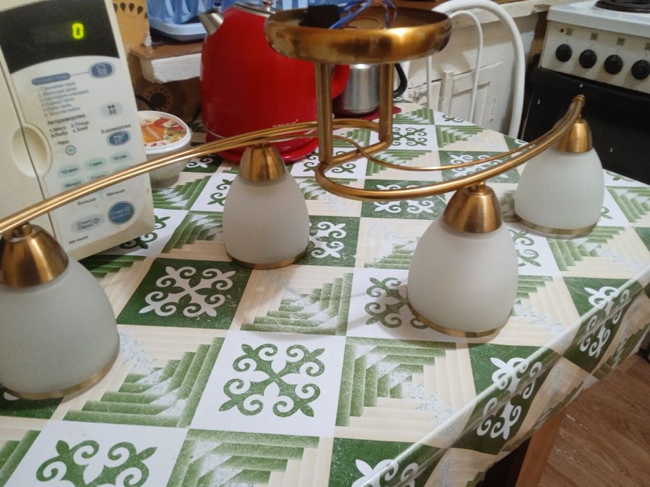 Продам люстры зал_ кухня