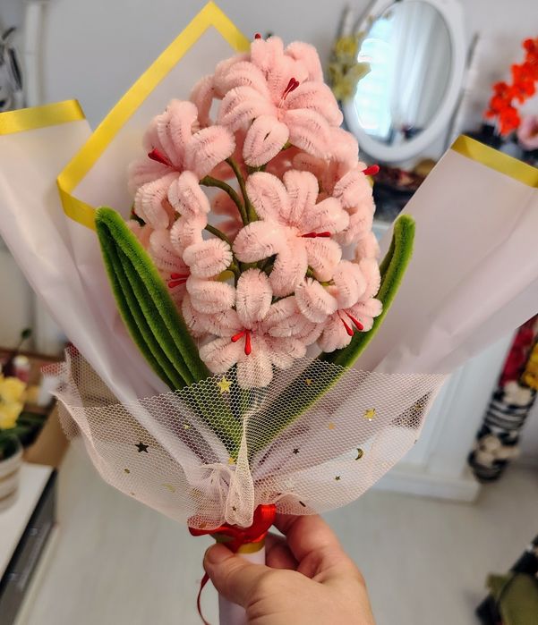 Buchet zambile din sârmă plușată