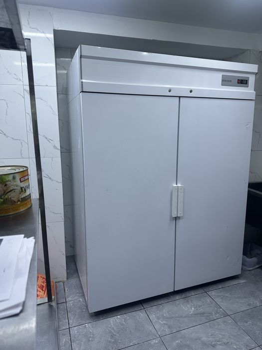 Продаётся профессиональный морозильный шкаф POLAIR.