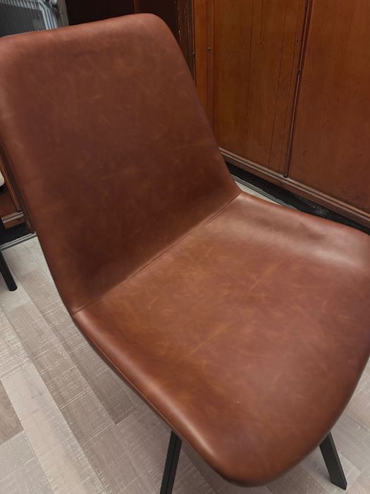 Кухненски стол HYGUM въртящ се цвят коняк/черно