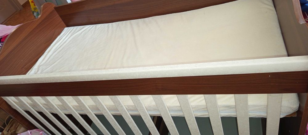 Легло Детско обзаведено матрак мемори люлка чекмеджета влагоабсурбатор