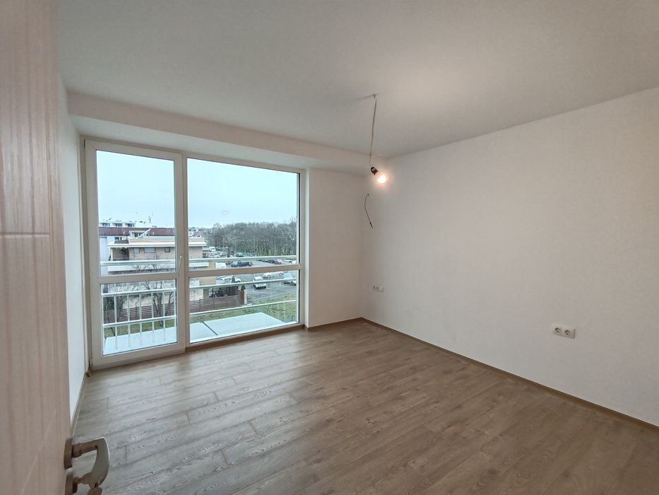 Продава се Тристаен апартамент в Бургас, Сарафово - 105 кв.м за 486 €/кв.м - Снимка #5