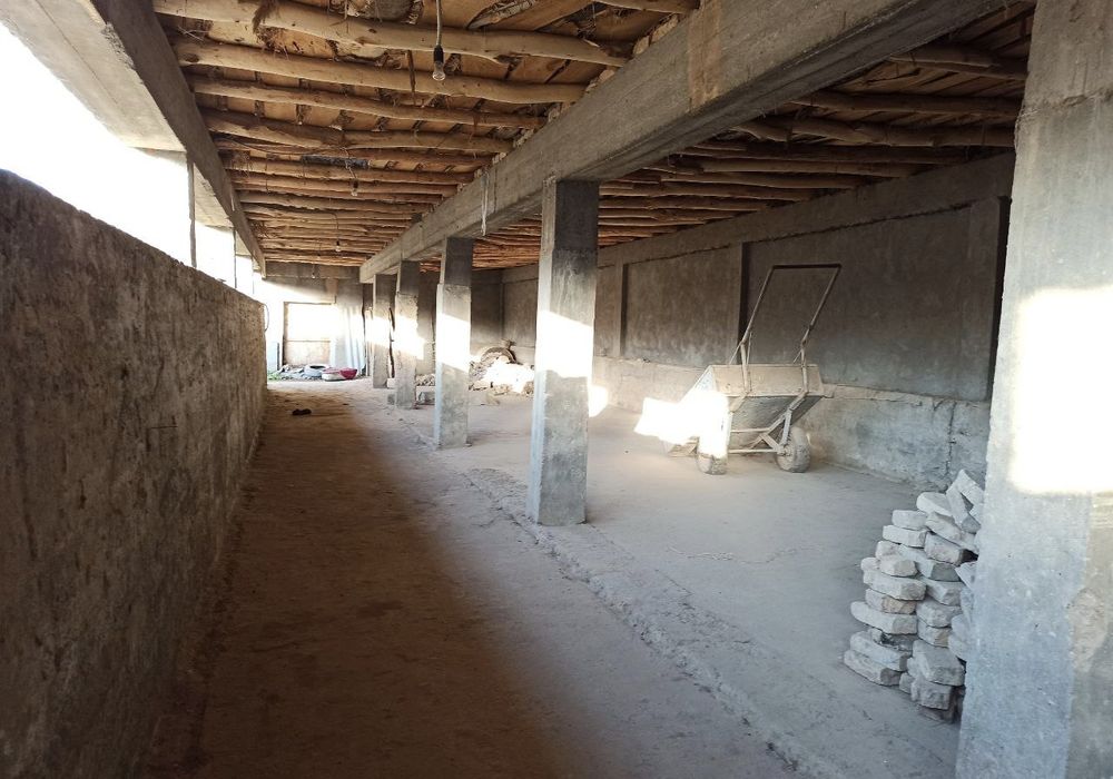 Срочно продается земельный участок с небольшим зданием.