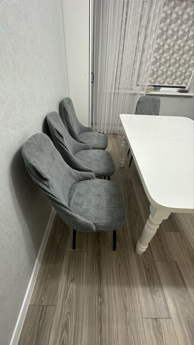 Продам стол и стулья