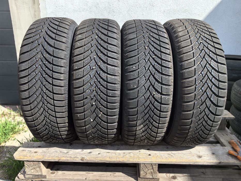 195/65/15 Семперит ДОТ 2024 г - Като нови