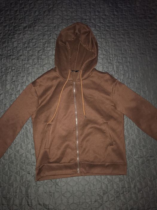 Hanorac cu gluga maro inchis
