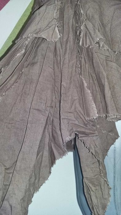 Rochie Unicat din in cu aplicatii florale franjurate volane asimetrice