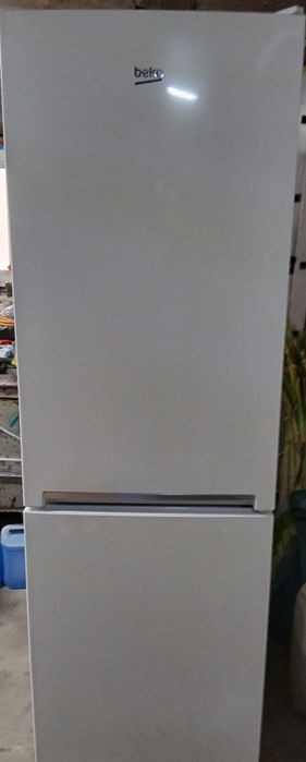 Хладилник с фризер Beko