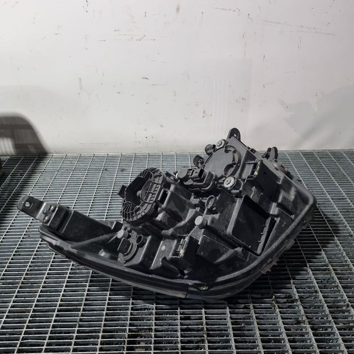 Far Stanga SsangYong Tivoli 2015 - 2019 SUV 4 Usi (1471) Cu lupă