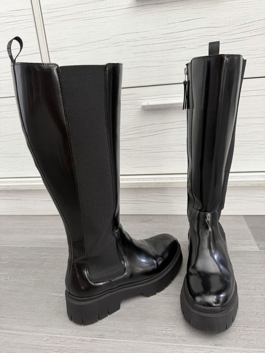 Дамски ботуши Hugo номер 38 оригинални нови