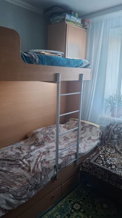 Двухяростная кровать