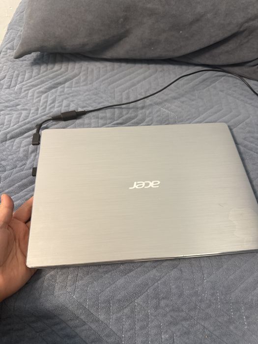 Ноутбук Асер барлығы істеп тұр