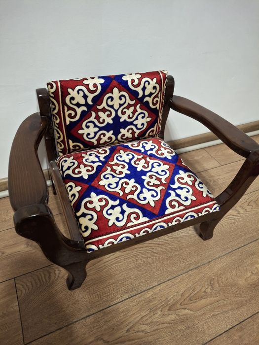 Стульчик.  В национальной стилистике