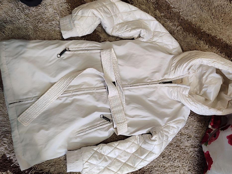 Продам куртки по 2000